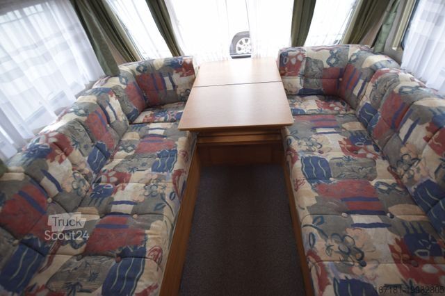 Караван  Hylander Design 410 mit Sonnensegel