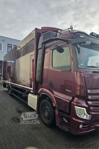 LKW mit Kofferaufbau Mercedes-Benz Actros 1832