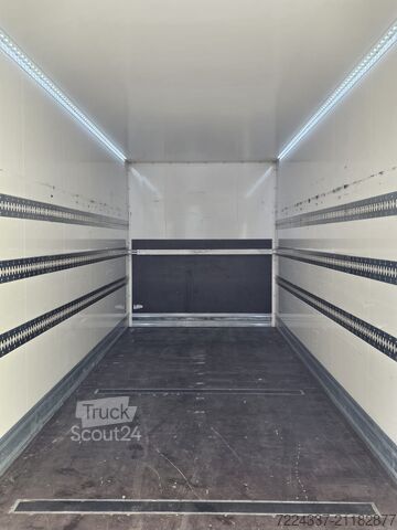 LKW mit Kofferaufbau Mercedes-Benz Actros 1832