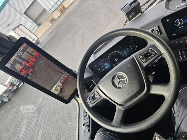 LKW mit Kofferaufbau Mercedes-Benz Actros 1832