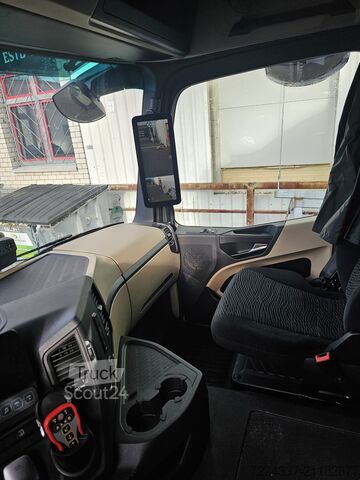 LKW mit Kofferaufbau Mercedes-Benz Actros 1832