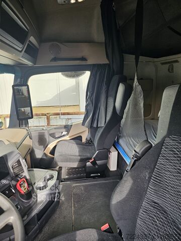 LKW mit Kofferaufbau Mercedes-Benz Actros 1832