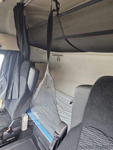 LKW mit Kofferaufbau Mercedes-Benz Actros 1832