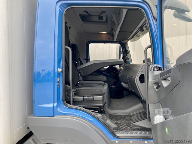Kasa kamyoneti MERCEDES-BENZ Atego 818 4,35mKoffer*LBW+Tür*3x Sitze*AC*Autom.