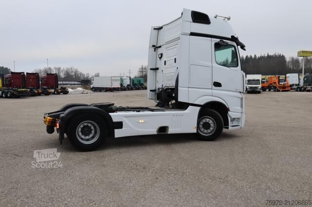 Vakio vetoauto  Actros 1851 LS