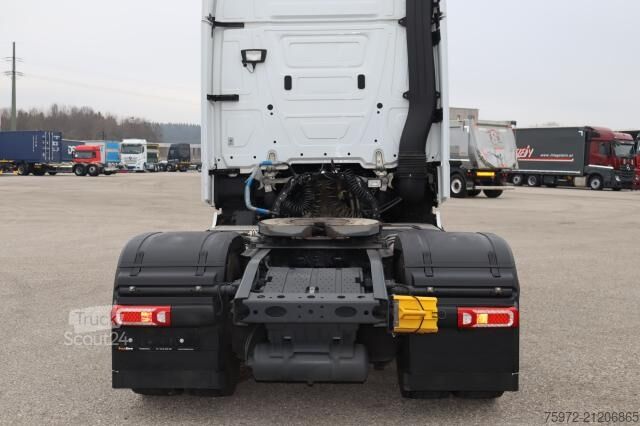 Vakio vetoauto  Actros 1851 LS