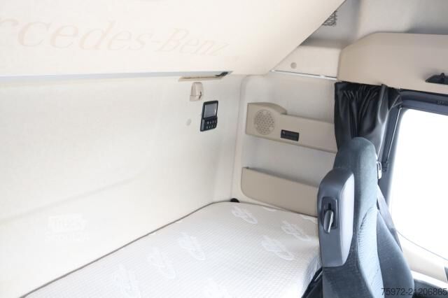 Vakio vetoauto  Actros 1851 LS