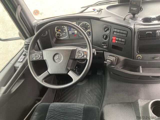 Tovorno vozilo s ravno platformo in ponjavo  Atego 1523 L