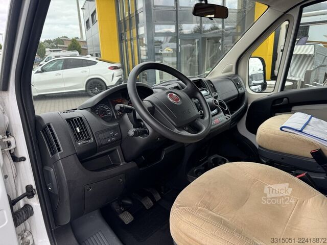 Pusiau integruotas kemperis CARADO T 132 Markise+TV+Absorber+Fahrradträger