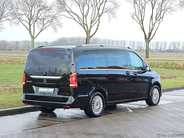 Passagerartransport MERCEDES-BENZ EQV 300 pano 8 personen