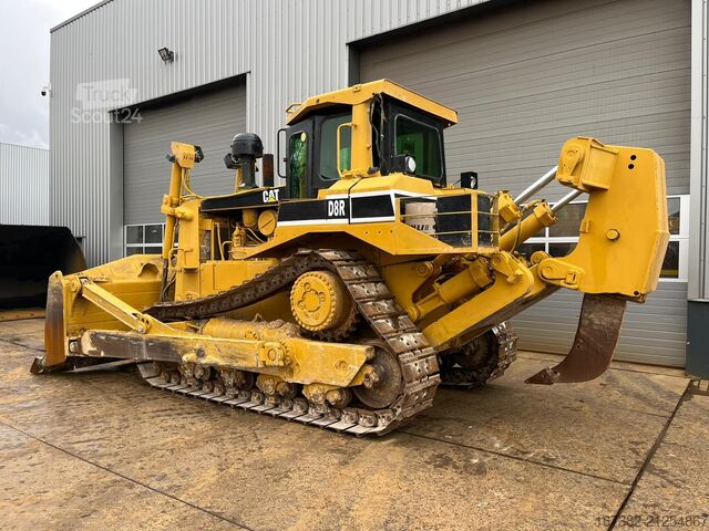 Levelling machine Caterpillar D8R - Single shank ripper