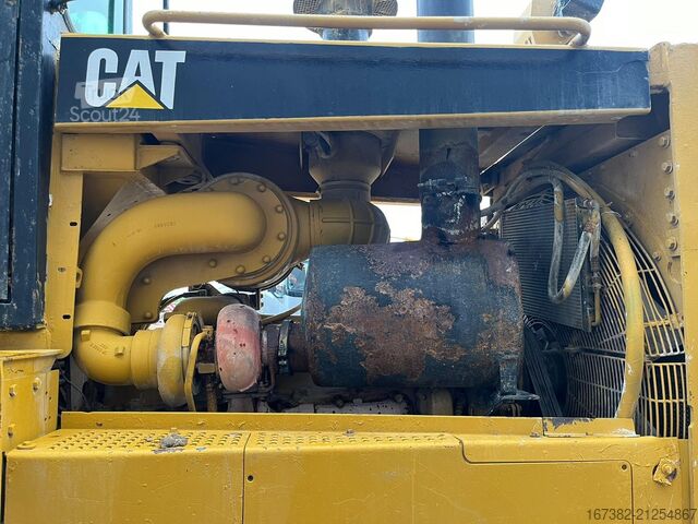 Levelling machine Caterpillar D8R - Single shank ripper