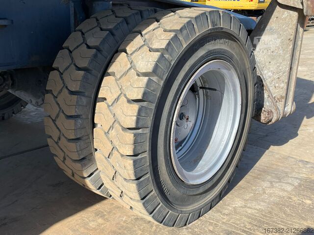 Stroj za ravnanje z materialom Fuchs MHL340