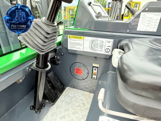 Chariot élévateur multidirectionnel Combilift CBE4000 ELECTRIC TRIPLEM 5500 POSITIONER