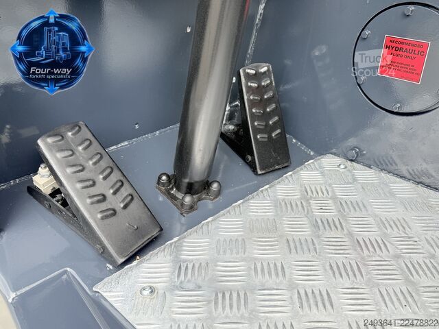 Chariot élévateur multidirectionnel Combilift CB4000 GAS TRIPLEX 5200 FREE-LIFT
