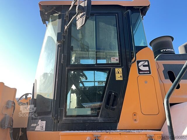 رافعة التحميل Hyundai HL975ACVT