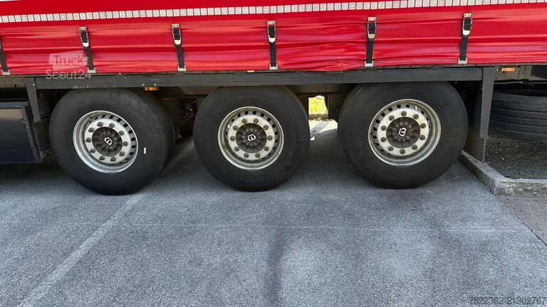 Semirimorchio con telone Krone SDP