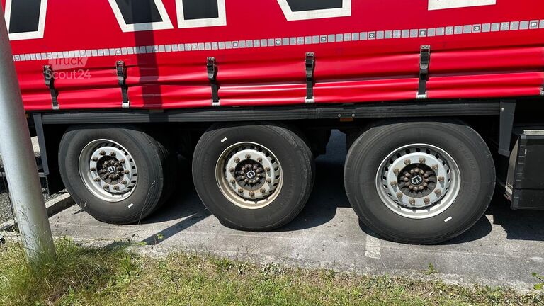 Semirimorchio con telone Krone SDP