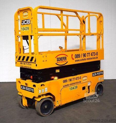 Camión plataforma de trabajo Jcb 8.30