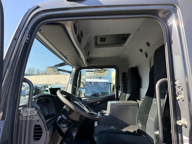Vrachtwagen met bakwagen MERCEDES-BENZ ATEGO 818 L Koffer 7m LBW 1 TO.*SEITENTÜR