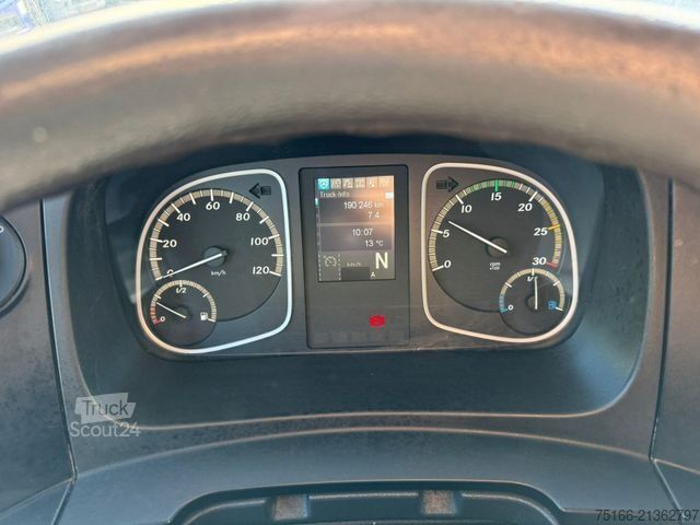 Vrachtwagen met bakwagen MERCEDES-BENZ ATEGO 818 L Koffer 7m LBW 1 TO.*SEITENTÜR