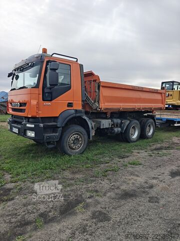 Pašizgāzējs kravas automašīna Iveco Trakker