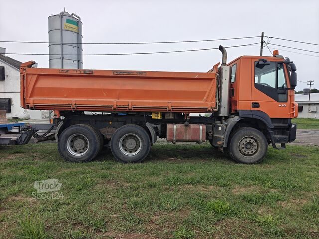 Pašizgāzējs kravas automašīna Iveco Trakker