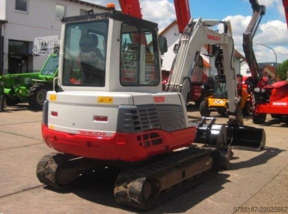 Mini-pelle TAKEUCHI TB 250 ** 2x Löffel **