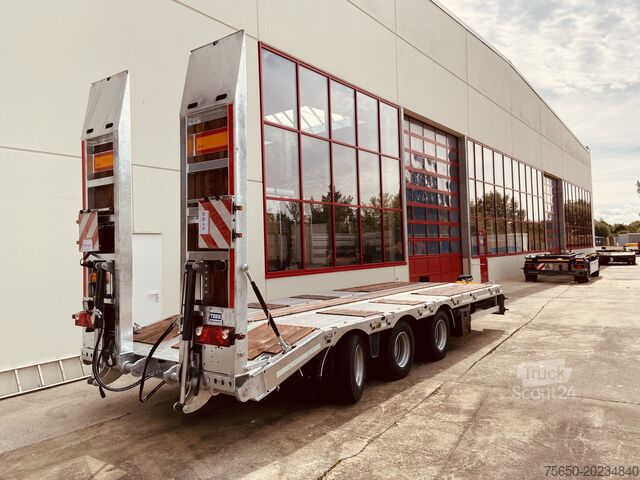 Remolque de plataforma baja Möslein TT 31  31 t GG Tridem- Tieflader 3 Achs, gelenktNeufahrzeug