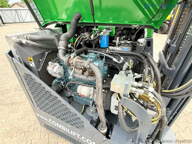 Négyirányú targoncát Combilift CB3000 / TRIPLEX 4900MM / FREE LIFT