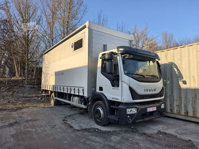 Valníkový nákladní automobil s plachtou Iveco Eurocargo