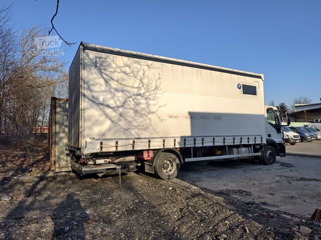 Valníkový nákladní automobil s plachtou Iveco Eurocargo