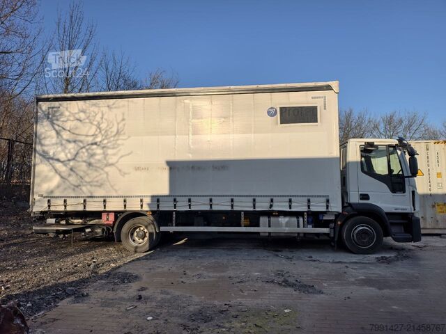 Valníkový nákladní automobil s plachtou Iveco Eurocargo