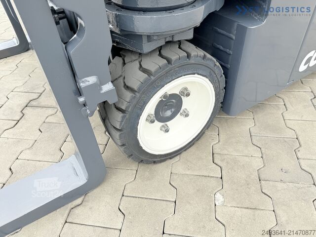 Vierwegvorkheftruck COMBILIFT CBE2500 TRIPLEX 5500 FORK POSITIONER