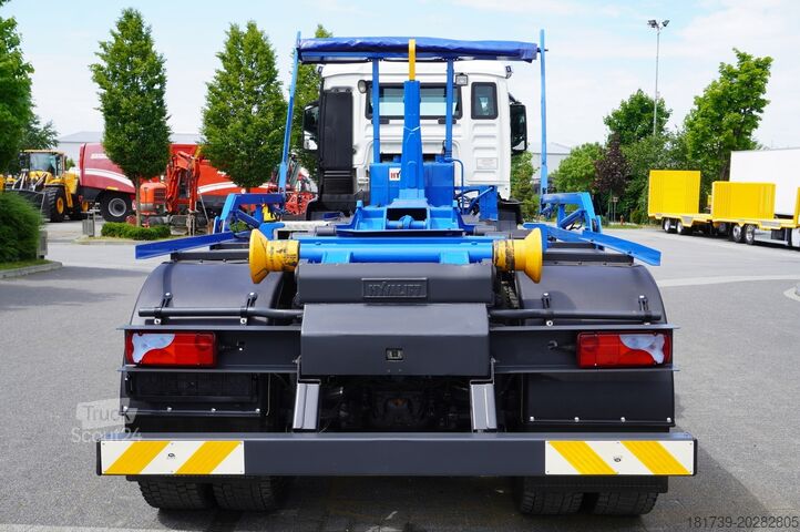 Abrollkipper MAN TGS 35.400 8×4 HYVA LIFT 32.56 SE hooklift