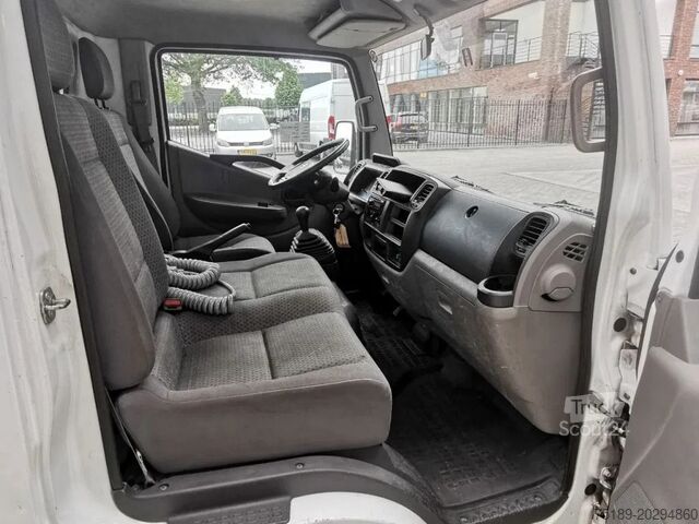 Hebebühne Nissan Cabstar Cabstar 35.13 - Weiss SF 10 - 400 KG Ca...