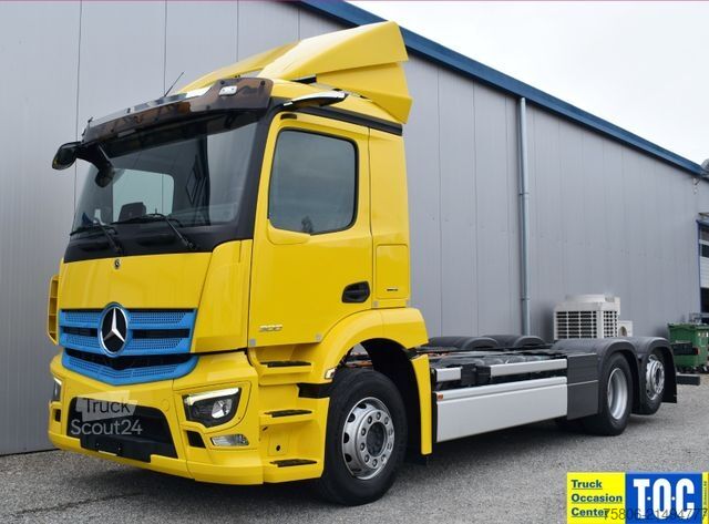Chassi de caminhão MERCEDES-BENZ eActros 300 L 6x2 AHK