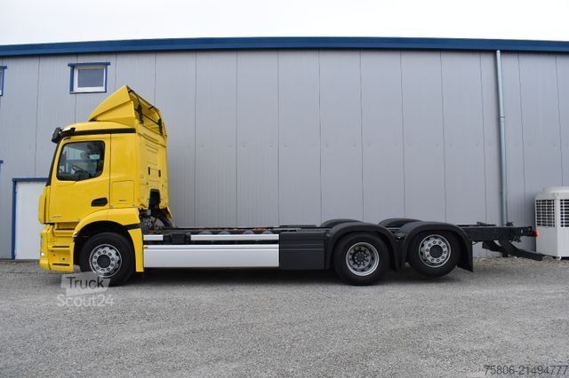 Chassi de caminhão MERCEDES-BENZ eActros 300 L 6x2 AHK