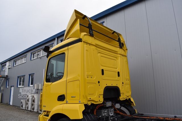 Chassi de caminhão MERCEDES-BENZ eActros 300 L 6x2 AHK