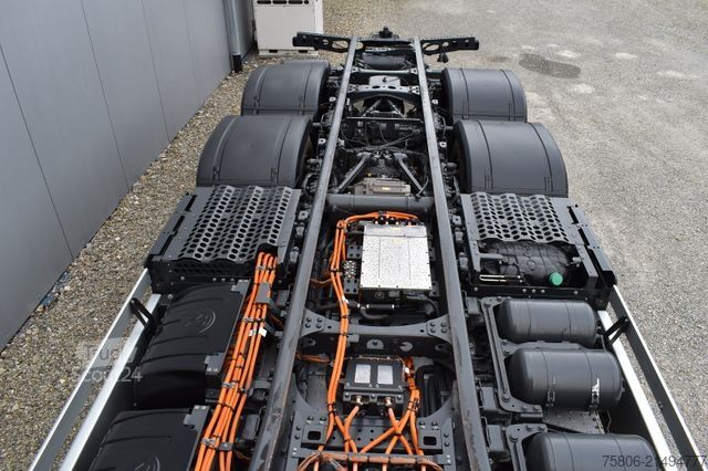 Chassi de caminhão MERCEDES-BENZ eActros 300 L 6x2 AHK