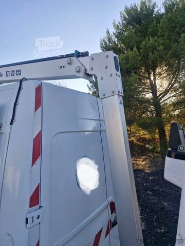 Plate-forme élévatrice sur camion RENAULT Master Hubarbeitsbühne