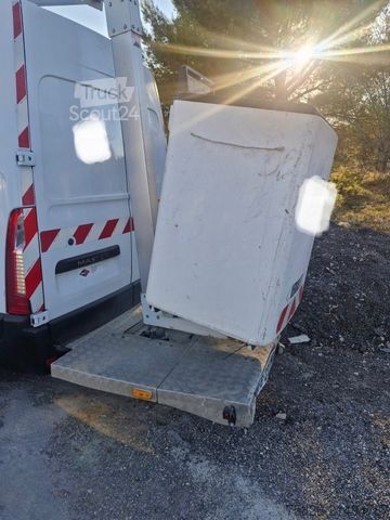Plate-forme élévatrice sur camion RENAULT Master Hubarbeitsbühne