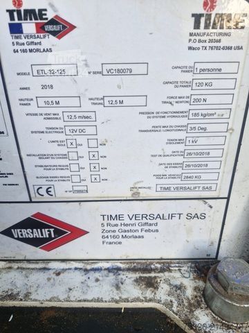 Plate-forme élévatrice sur camion RENAULT Master Hubarbeitsbühne