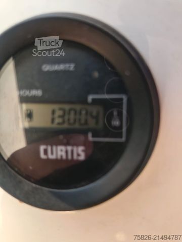 Plate-forme élévatrice sur camion RENAULT Master Hubarbeitsbühne