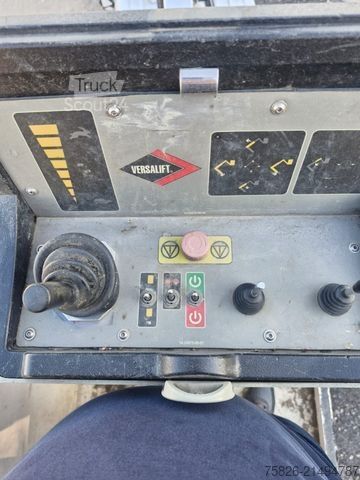 Plate-forme élévatrice sur camion RENAULT Master Hubarbeitsbühne