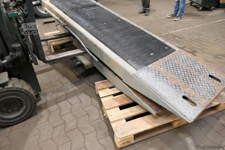 Ρυμουλκούμενο χαμηλού φορτίου FLIEGL hydr. Auffahrrampen seitl. verschiebbar