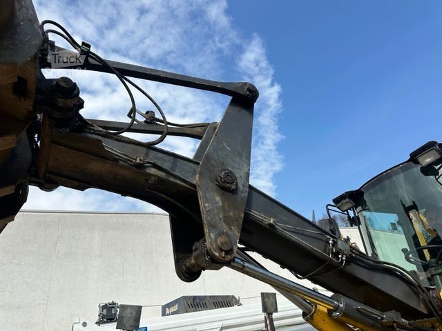 Radlader NEW HOLLAND W 80 B / Gabel + Schaufel