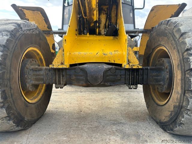 Radlader NEW HOLLAND W 80 B / Gabel + Schaufel