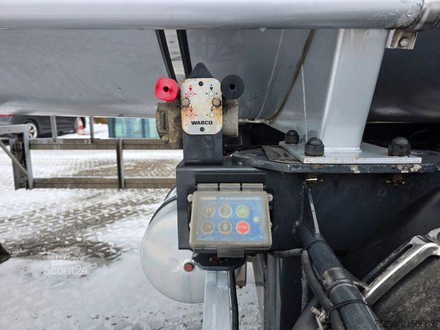 Cisterna polpriklopnik KÄSSBOHRER STB / Liftachse / Alu-Felgen / ADR AT FL / 32.0