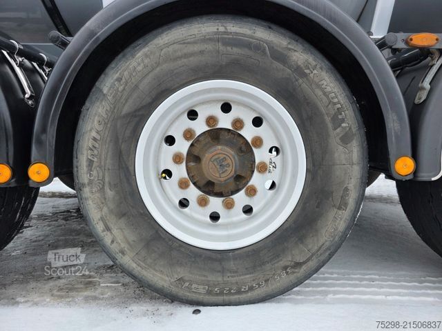 Cisterna polpriklopnik KÄSSBOHRER STB / Liftachse / Alu-Felgen / ADR AT FL / 32.0